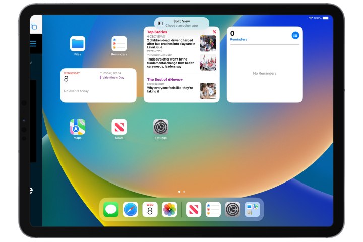 Bölünmüş Görünüm'de ikinci bir uygulamanın açılmasını isteyen iPad ana ekranı.