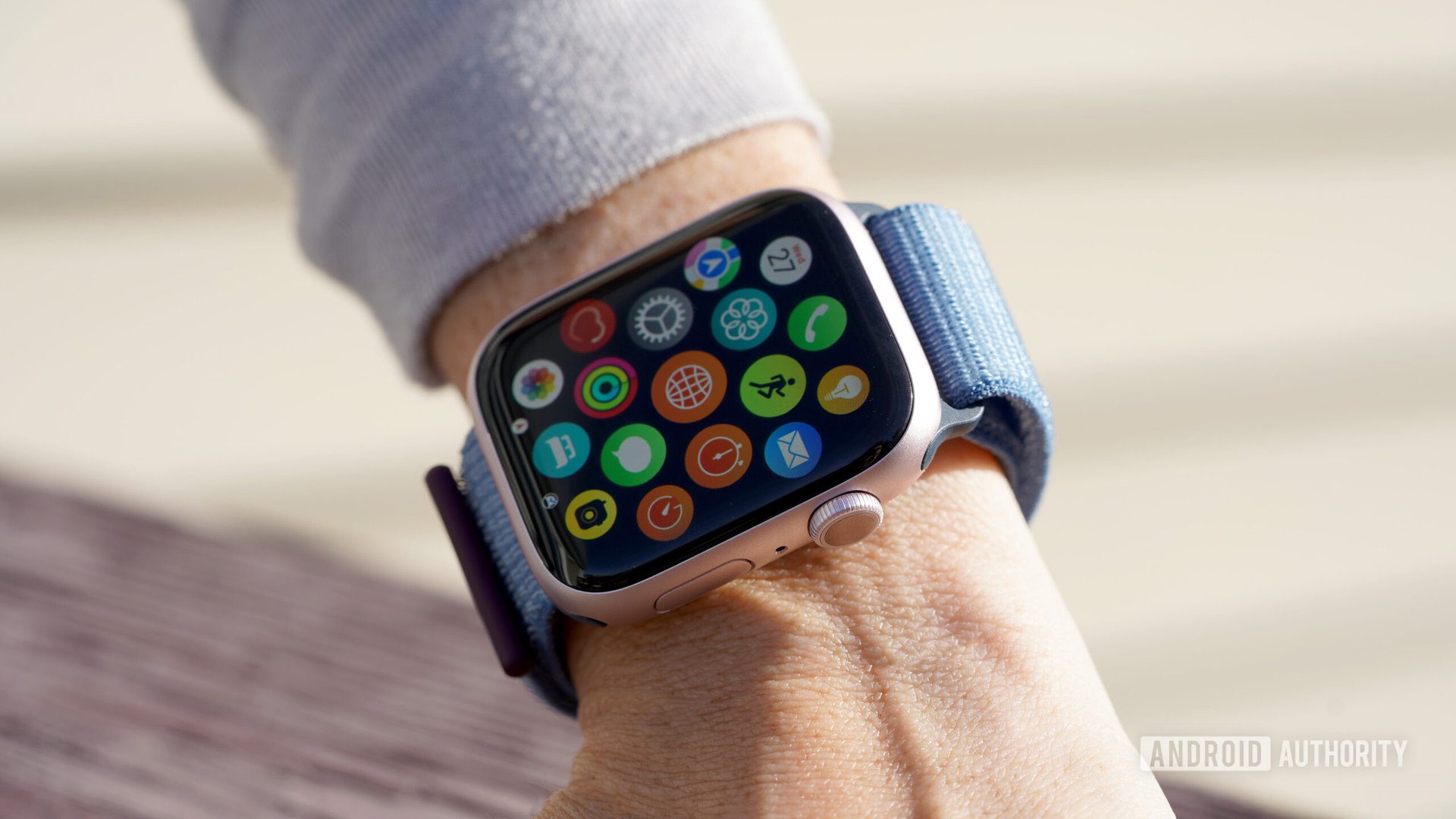 Apple unplugs internal MicroLED display for Apple Watch