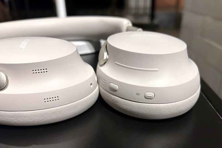 Bose QuietComfort Ultra Kulaklık beyaz renkte.
