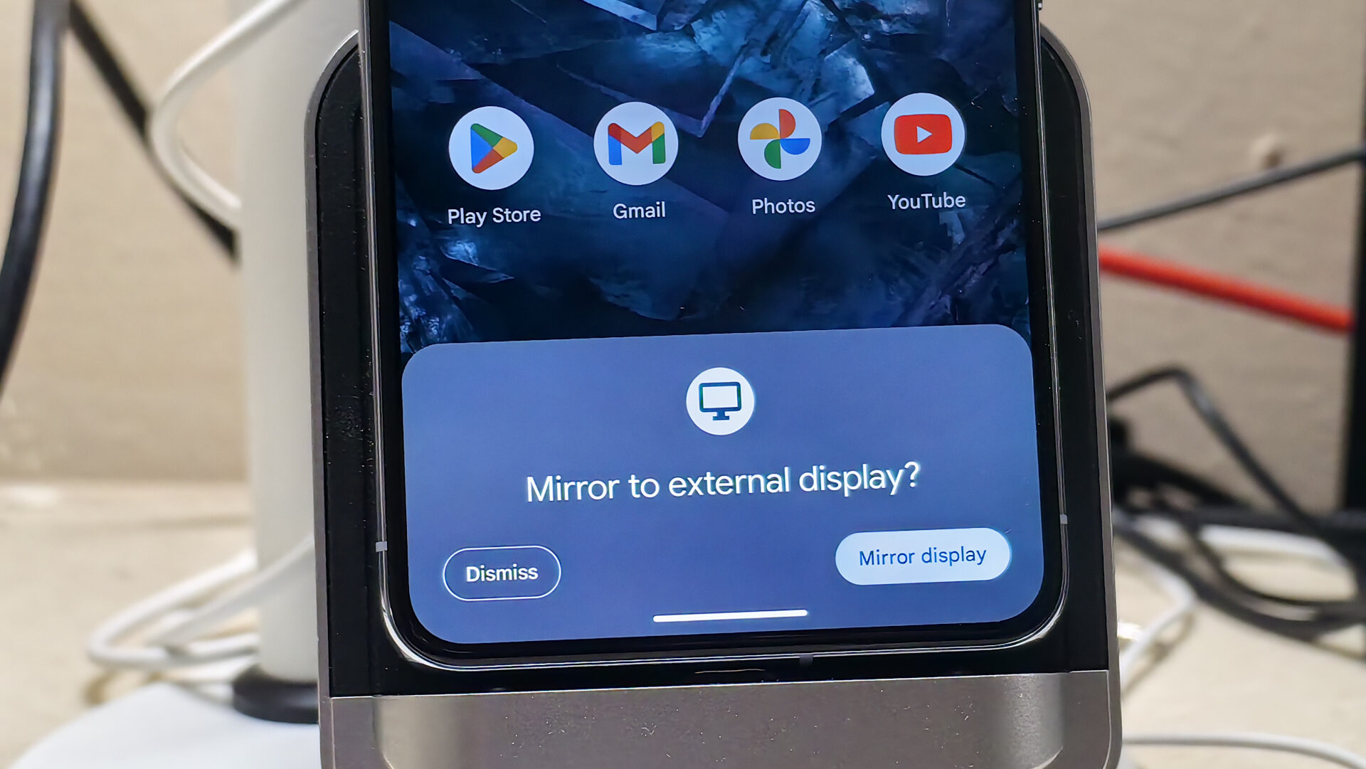 mirror pixel 8 pro to external display