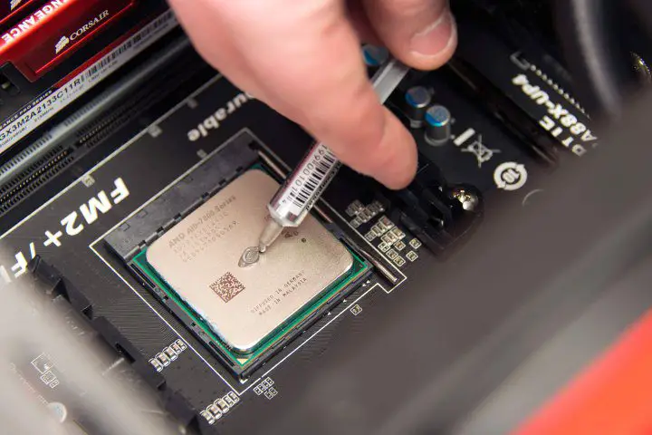How to Apply and Clean Thermal Paste