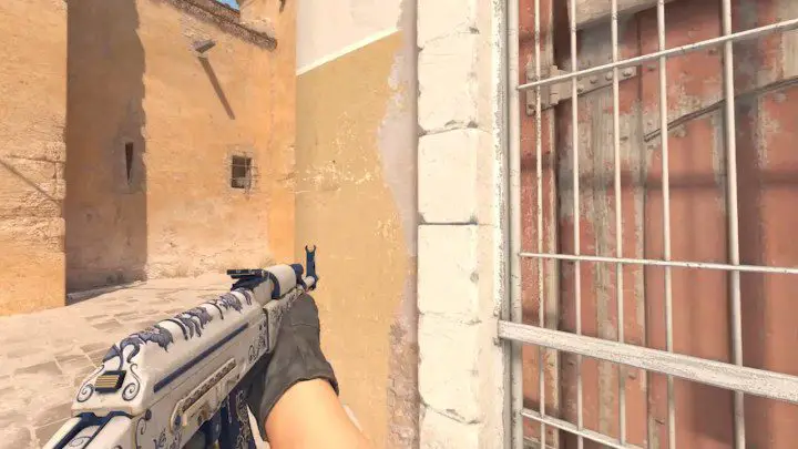 How to play left-handed in Counter-Strike 2