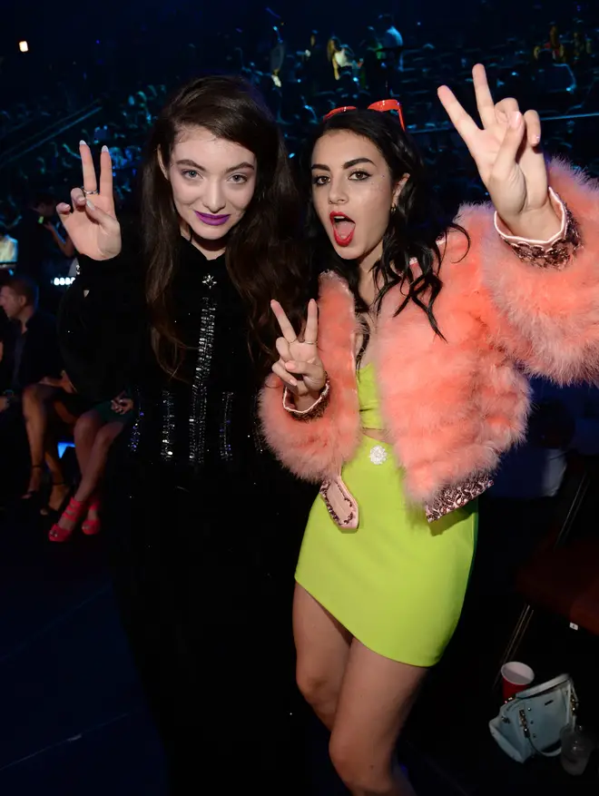 Lorde ve Charli XCX, 2014 MTV Video Müzik Ödülleri'ne katıldı