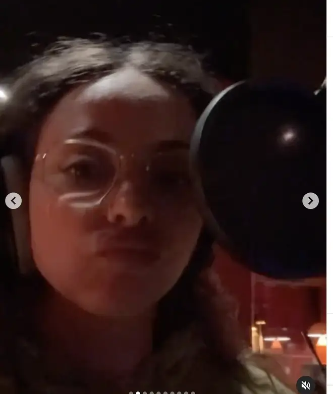 Jade uploaded a video of herself in front of a recording microphone