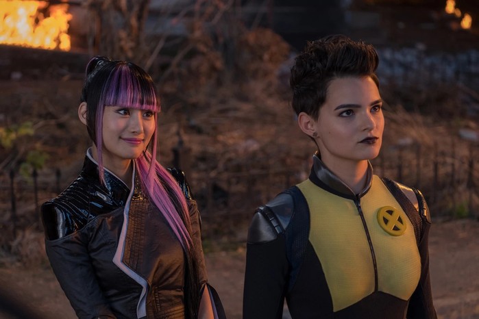 Deadpool'da Negasonic Teenage Warhead rolünde Brianna Hildebrand ve Yukio rolünde Shioli Kutsuna