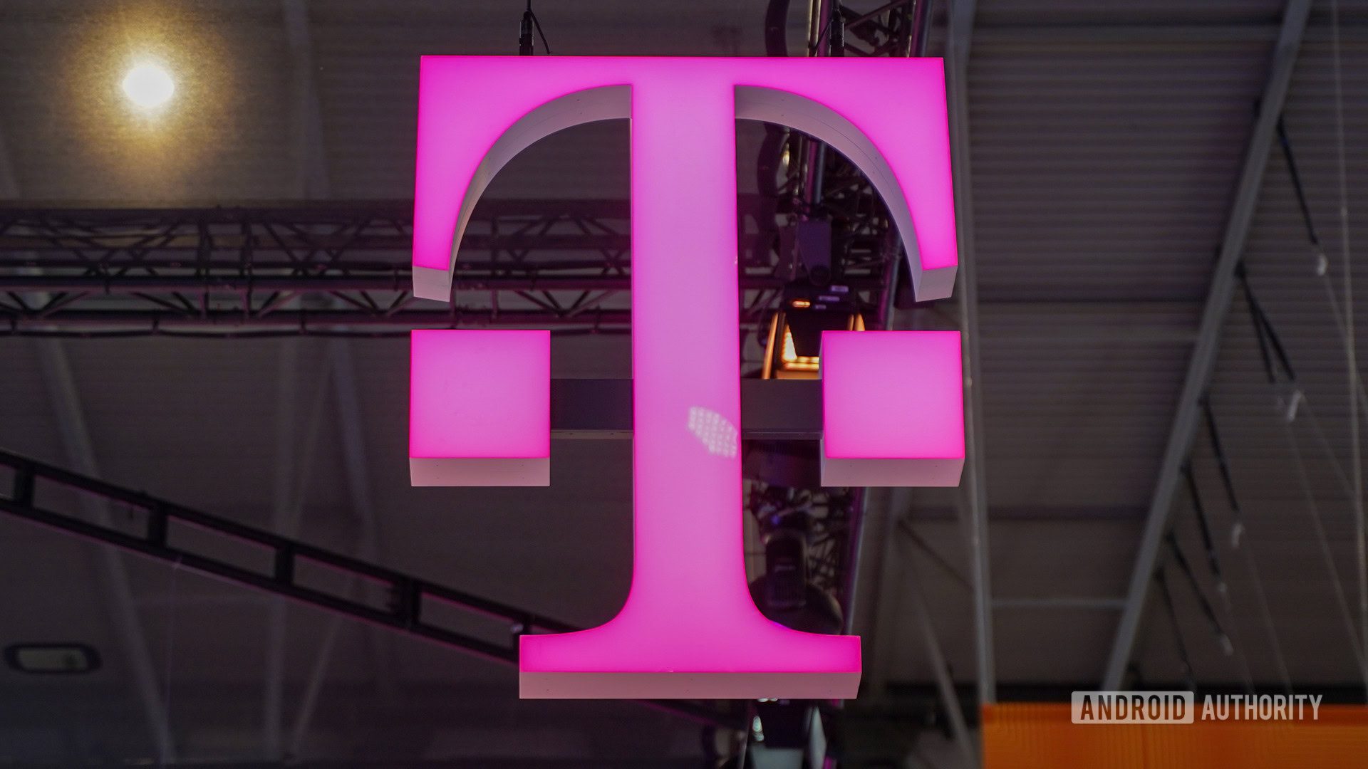 Yeni telefonunuzla aksesuar satın almak zorunda mısınız? İşte T-Mobile’ın söyledikleri