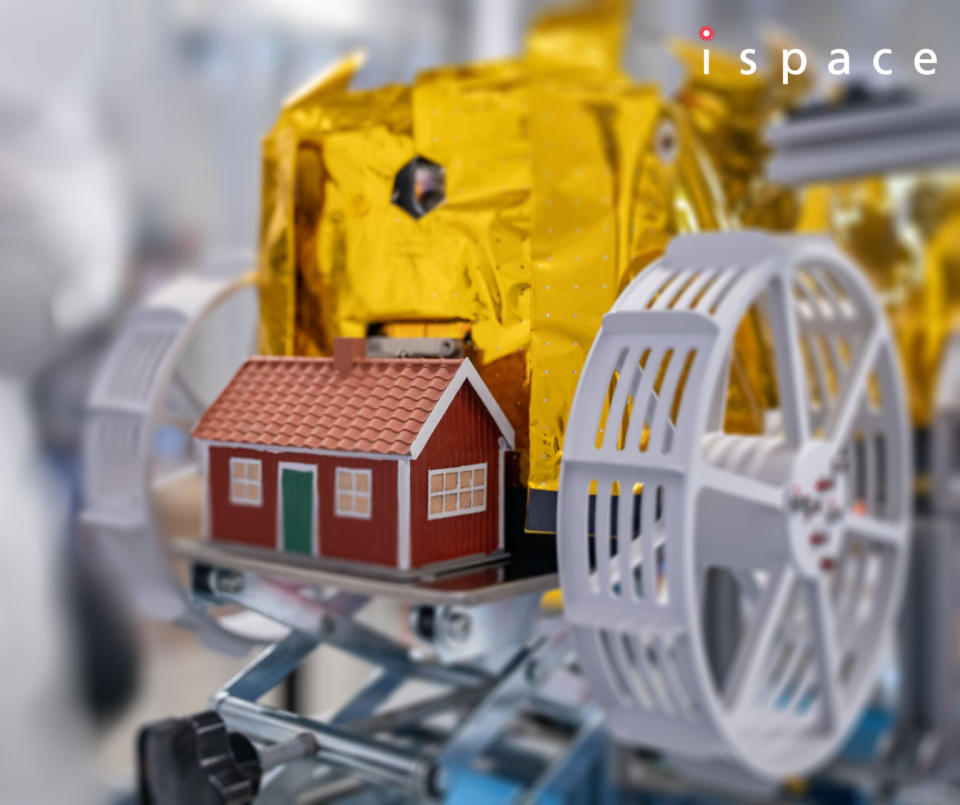 Küçük Model Red House, Moonhouse, Ispace'in Lander'ına monte edilmiş Shwn